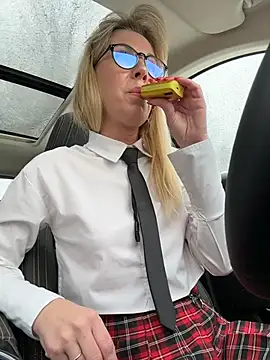 LisaMurr online show from February 22, 12:18 pm