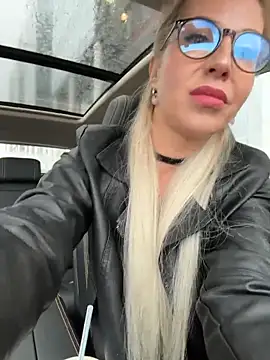 LisaMurr online show from April 3, 1:28 pm