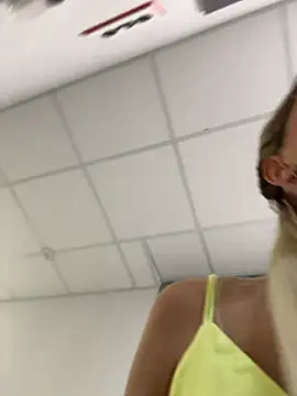 Snapshot of LisaMurr chatting on June 3, 12:39 pm LisaMurr online show from June 3, 12:39 pm