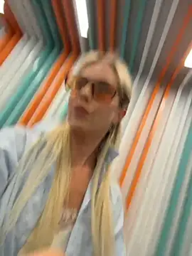 Snapshot of LisaMurr chatting on July 16, 10:23 am LisaMurr online show from July 16, 10:23 am