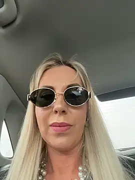 LisaMurr online show from April 22, 10:11 am