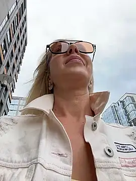 Snapshot of LisaMurr chatting on June 16, 12:38 pm LisaMurr online show from June 16, 12:38 pm