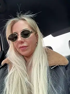 LisaMurr online show from April 29, 10:52 am