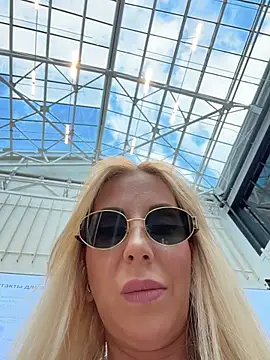 LisaMurr online show from May 5, 12:19 pm