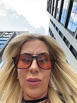 LisaMurr online show from May 22, 12:03 pm