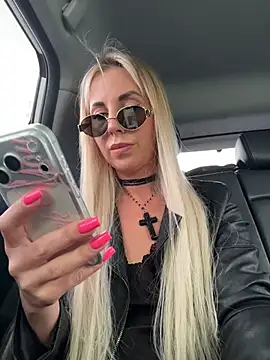 LisaMurr online show from April 24, 9:11 am