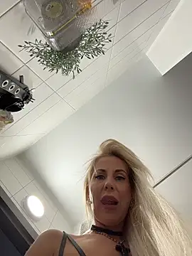 LisaMurr online show from April 1, 3:09 pm