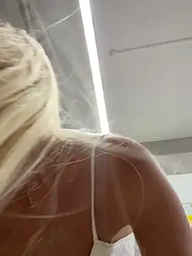 Snapshot of LisaMurr chatting on July 5, 2:02 pm LisaMurr online show from July 5, 2:02 pm
