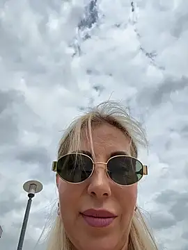 LisaMurr online show from May 12, 1:06 pm