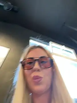 LisaMurr online show from May 14, 12:02 pm