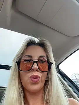 Snapshot of LisaMurr chatting on July 7, 12:31 pm LisaMurr online show from July 7, 12:31 pm