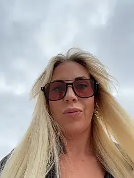 Snapshot of LisaMurr chatting on July 14, 11:16 am LisaMurr online show from July 14, 11:16 am