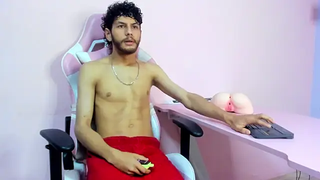 Snapshot of LuckySammer chatting on February 23, 12:06 pm LuckySammer online show from February 23, 12:06 pm