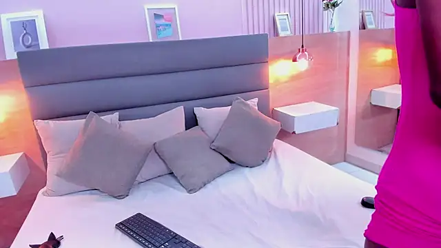 ivonne duval online show from April 4, 1:28 pm