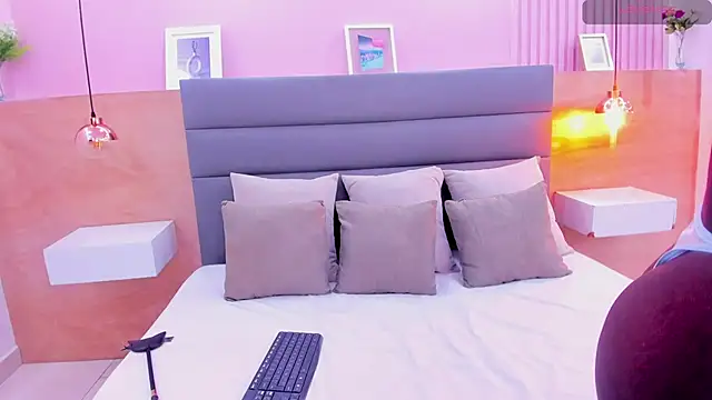 ivonne duval online show from April 14, 4:01 pm