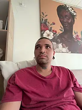 Snapshot of Simone026 chatting on March 13, 8:47 pm Simone026 online show from March 13, 8:47 pm