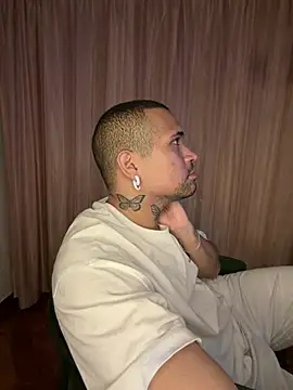 Snapshot of Simone026 chatting on March 13, 12:59 am Simone026 online show from March 13, 12:59 am