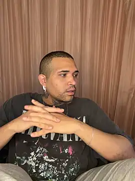 Snapshot of Simone026 chatting on March 11, 12:04 am Simone026 online show from March 11, 12:04 am