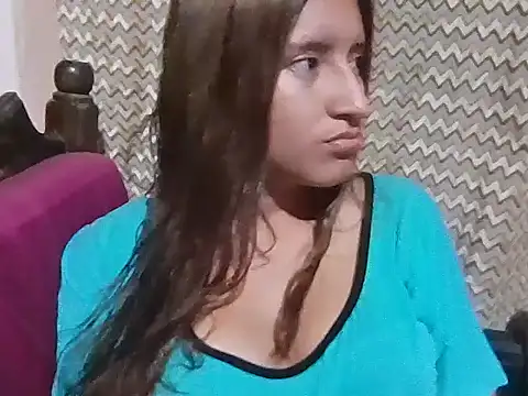 Snapshot of Emily_231 chatting on February 21, 1:40 am Emily 231 online show from February 21, 1:40 am