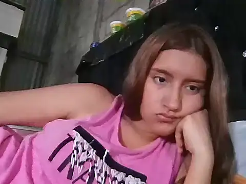 Snapshot of Emily_231 chatting on February 21, 7:05 pm Emily 231 online show from February 21, 7:05 pm