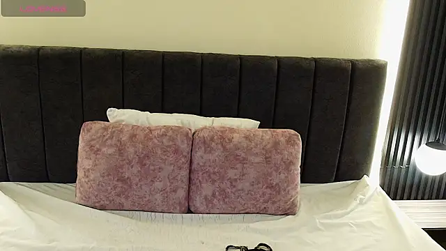 MoriahStorm online show from April 15, 12:32 pm