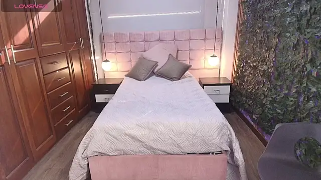 MoriahStorm online show from June 23, 12:47 pm