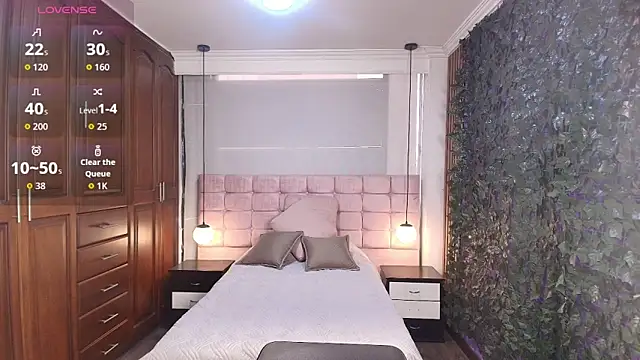 MoriahStorm online show from June 17, 12:48 pm
