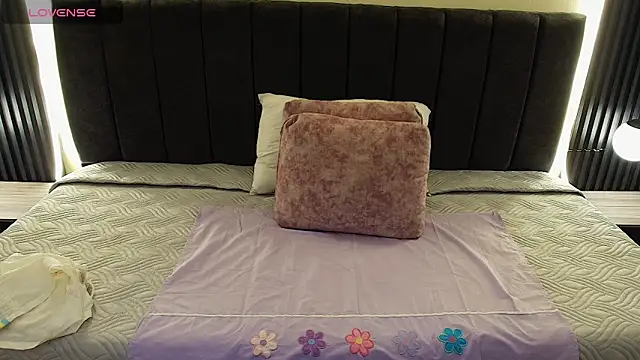MoriahStorm online show from April 20, 12:41 pm