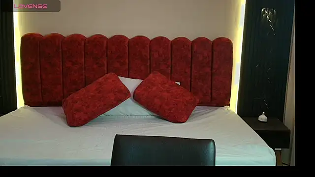 MoriahStorm online show from April 8, 12:17 pm