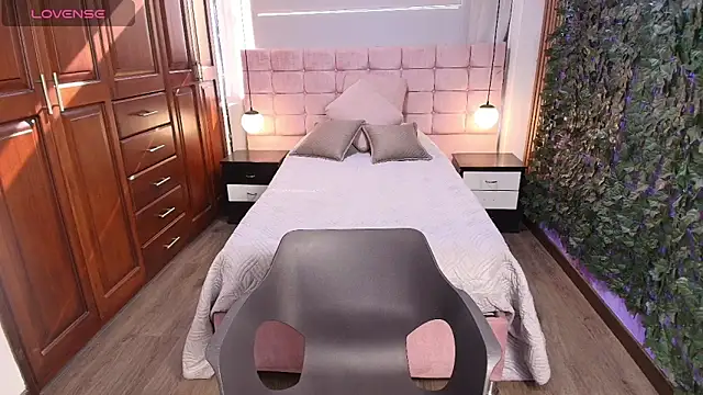 MoriahStorm online show from June 20, 12:54 pm