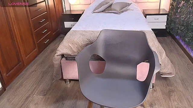 MoriahStorm online show from June 4, 1:05 pm