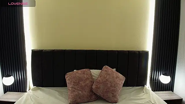 MoriahStorm online show from April 14, 12:10 pm