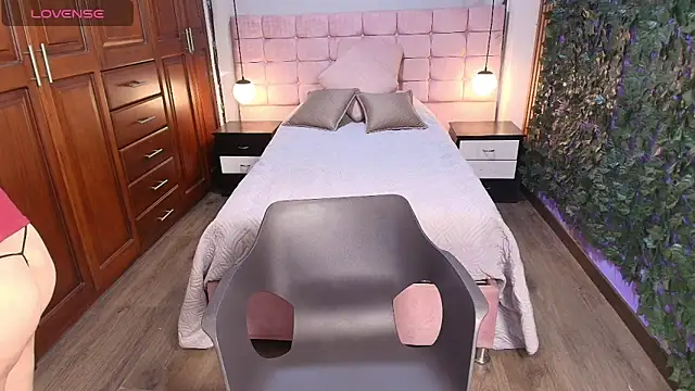 MoriahStorm online show from June 19, 12:44 pm