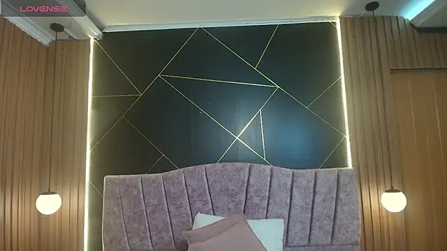 MoriahStorm online show from March 25, 12:15 pm