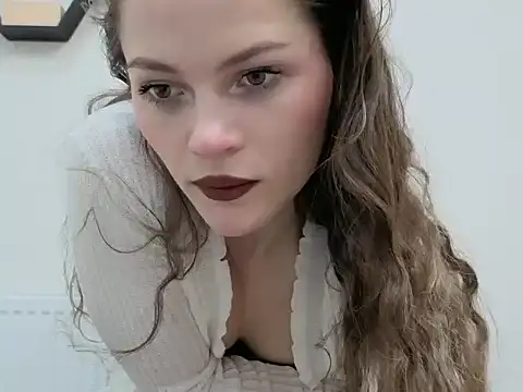 Avelinehowo uwu online show from March 28, 1:45 pm