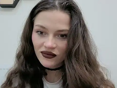 Avelinehowo uwu online show from April 4, 1:50 pm