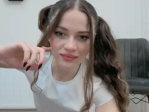 Avelinehowo uwu online show from March 30, 5:47 pm