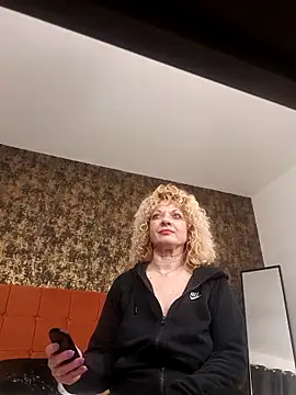 LaireeFelini online show from February 18, 7:54 pm