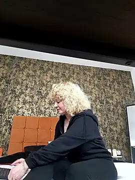 LaireeFelini online show from February 28, 8:08 pm