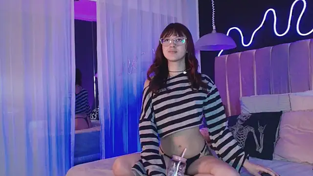 alixx von d online show from March 27, 11:33 am