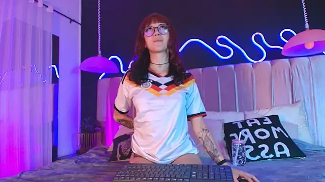 alixx von d online show from June 20, 9:36 am