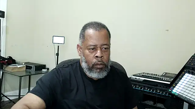 Cleozevo1961 online show from April 8, 4:08 pm