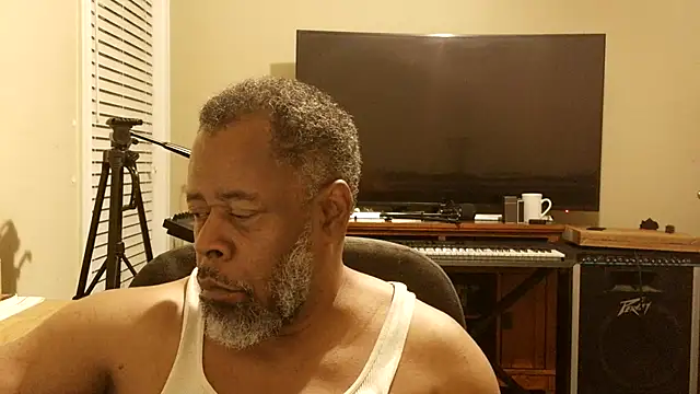 Snapshot of Cleozevo1961 chatting on July 13, 3:28 am Cleozevo1961 online show from July 13, 3:28 am