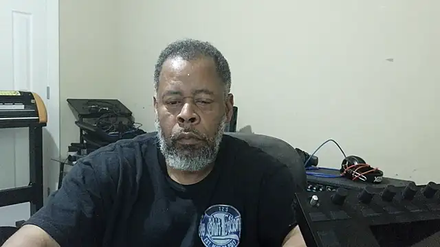 Cleozevo1961 online show from May 1, 3:17 pm