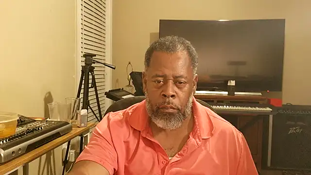 Snapshot of Cleozevo1961 chatting on July 15, 4:08 am Cleozevo1961 online show from July 15, 4:08 am