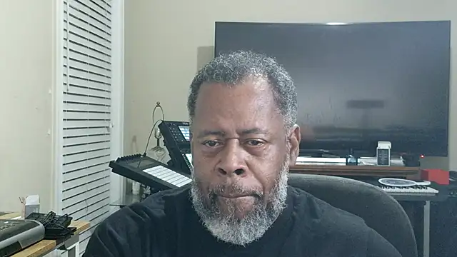 Snapshot of Cleozevo1961 chatting on July 17, 4:21 am Cleozevo1961 online show from July 17, 4:21 am