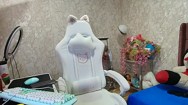 SelinaRussell online show from May 15, 2:37 pm