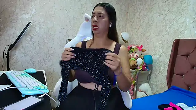 SelinaRussell online show from May 26, 12:42 am