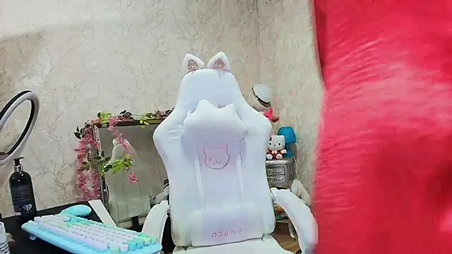 Snapshot of SelinaRussell chatting on June 5, 8:09 am SelinaRussell online show from June 5, 8:09 am