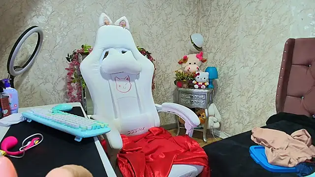 SelinaRussell online show from June 3, 1:17 am